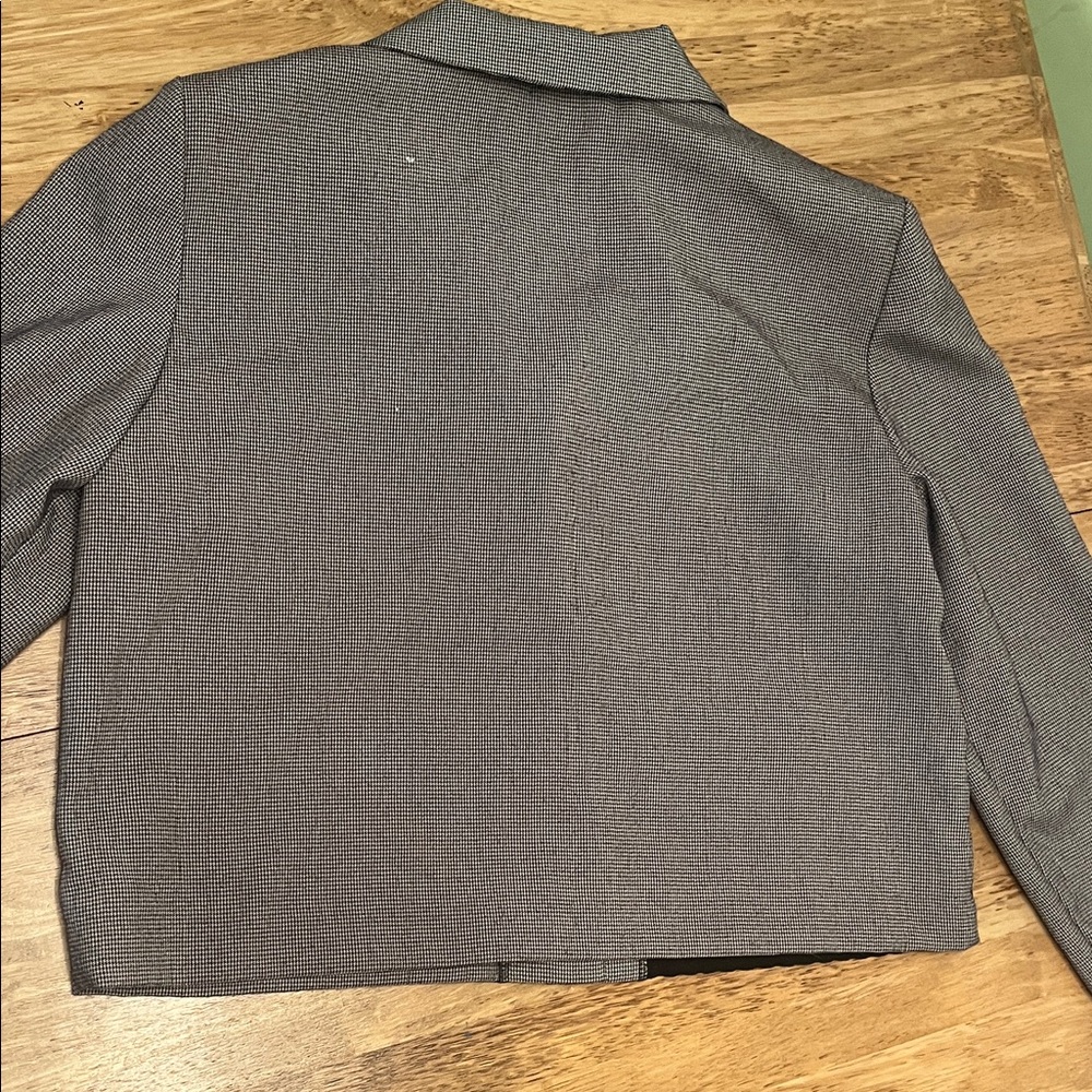 Eclectic Vintage Pattered Button up top - Picture 4 of 4